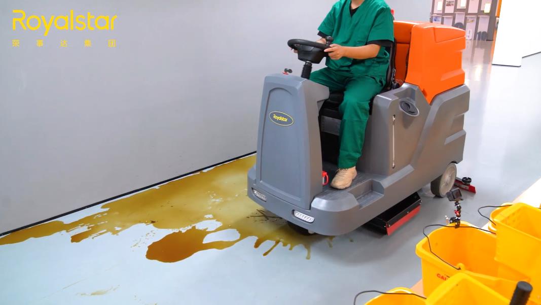 根據您的地板類型選擇合適的工業洗地機